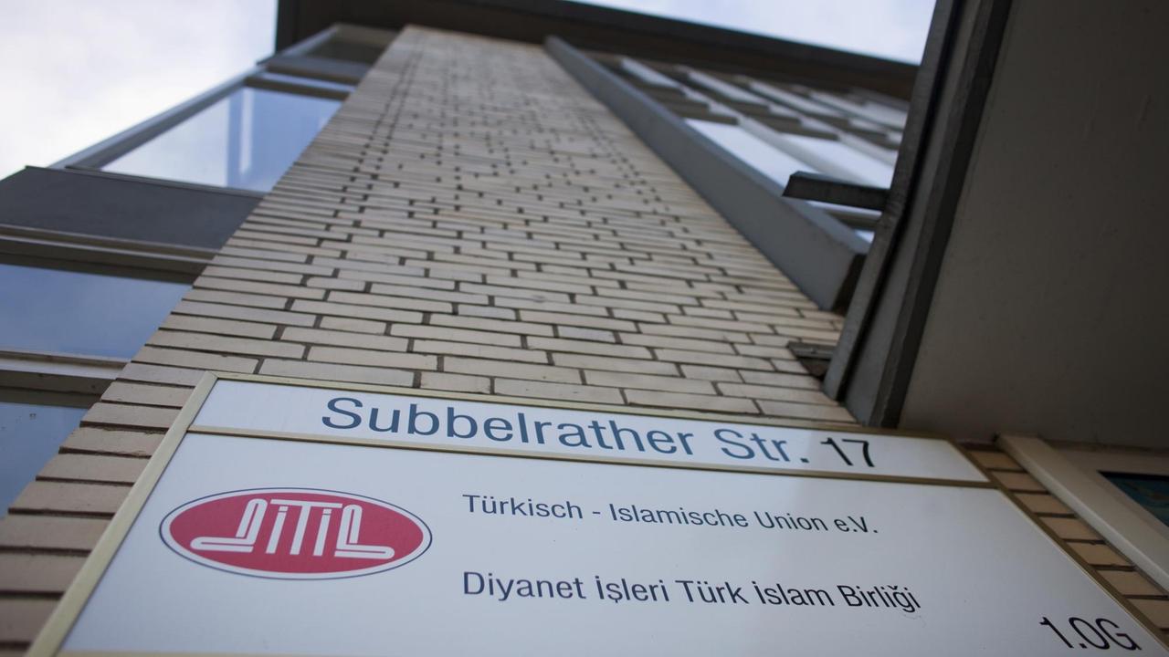Die Zentrale der Ditib (Türkisch-Islamische Union der Anstalt für Religion) in Köln Die Zentrale der Ditib (Türkisch-Islamische Union der Anstalt für Religion) in Köln