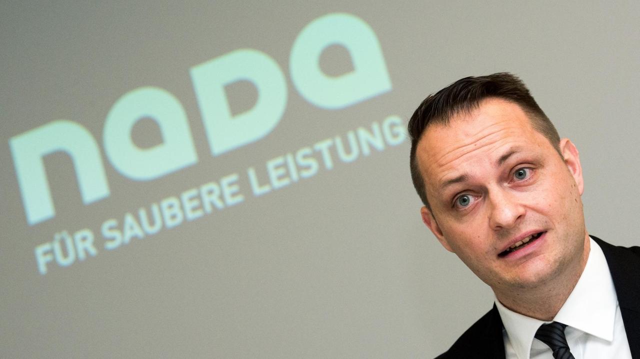 Lars Mortsiefer, Vorstandsmitglied der NADA, stellt in Berlin die Jahres-Bilanz für das Jahr 2015 vor. Foto: 