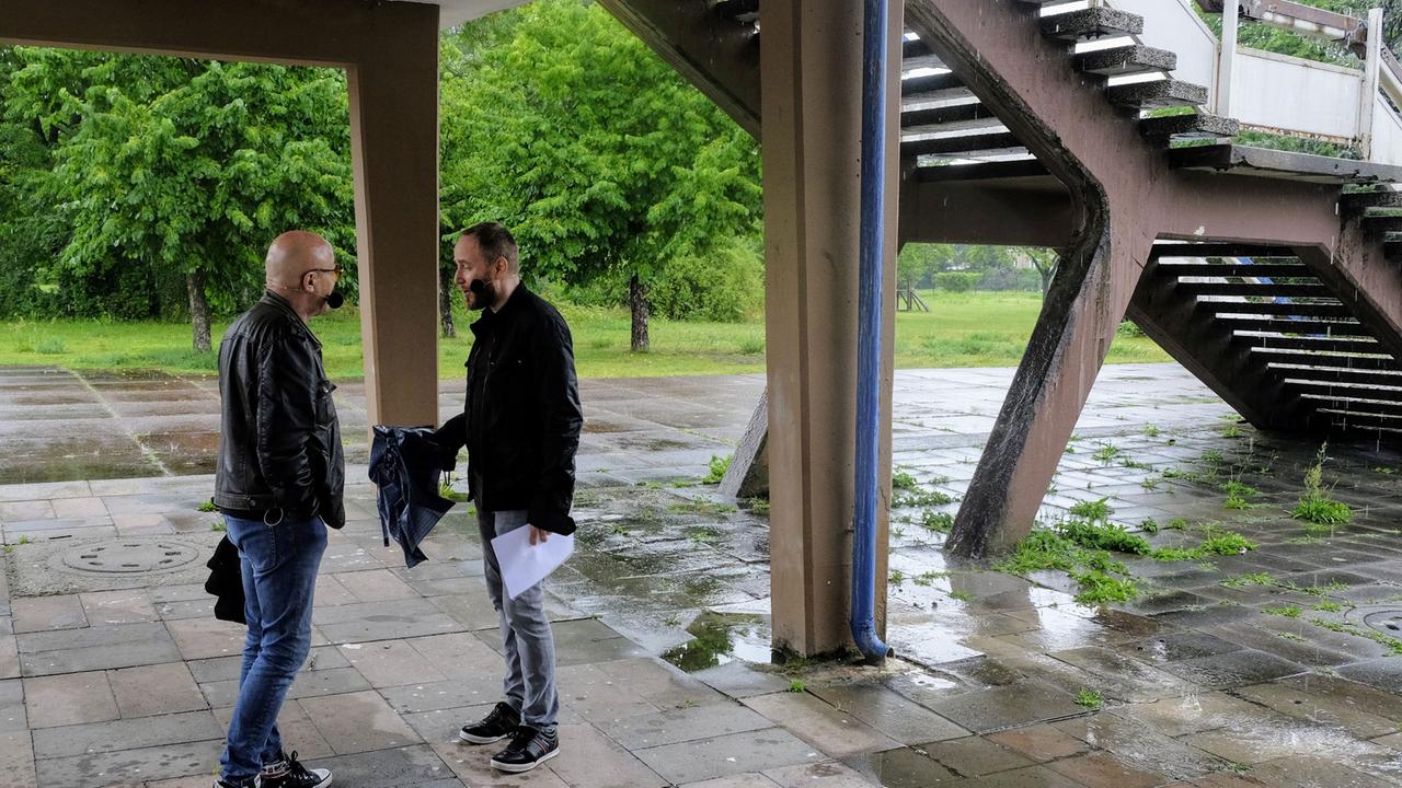 Morbider Charme - Toni Krahl und Olaf Kosert im Freibad Pankow. Morbider Charme - Toni Krahl und Olaf Kosert im Freibad Pankow.