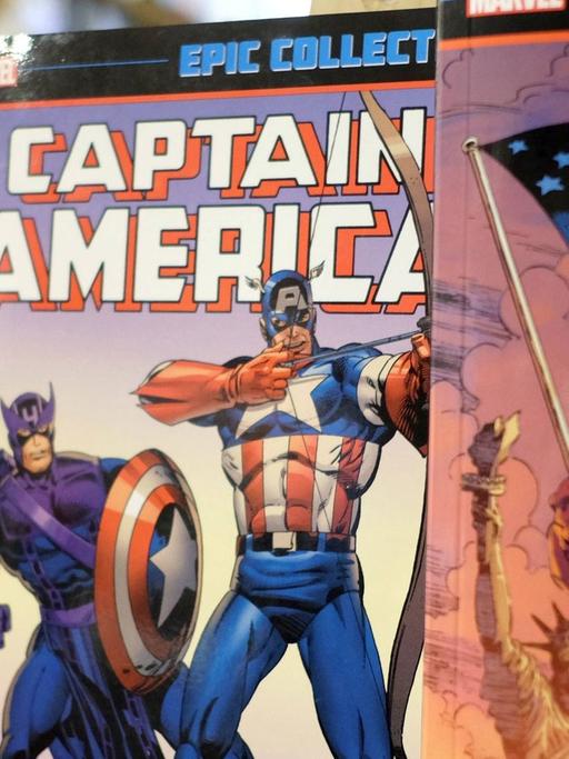 Captain America Comics von Marvel, aufgenommen am 24.7.2015 im Comicshop Forbidden Planet International im schottischen Glasgow