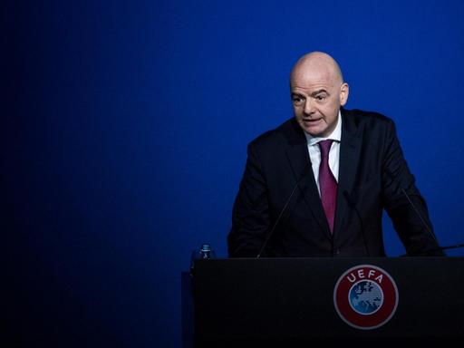 FIFA-President Gianni Infantino hätl beim 44. UEFA-Kongress in Amsterdam eine Rede