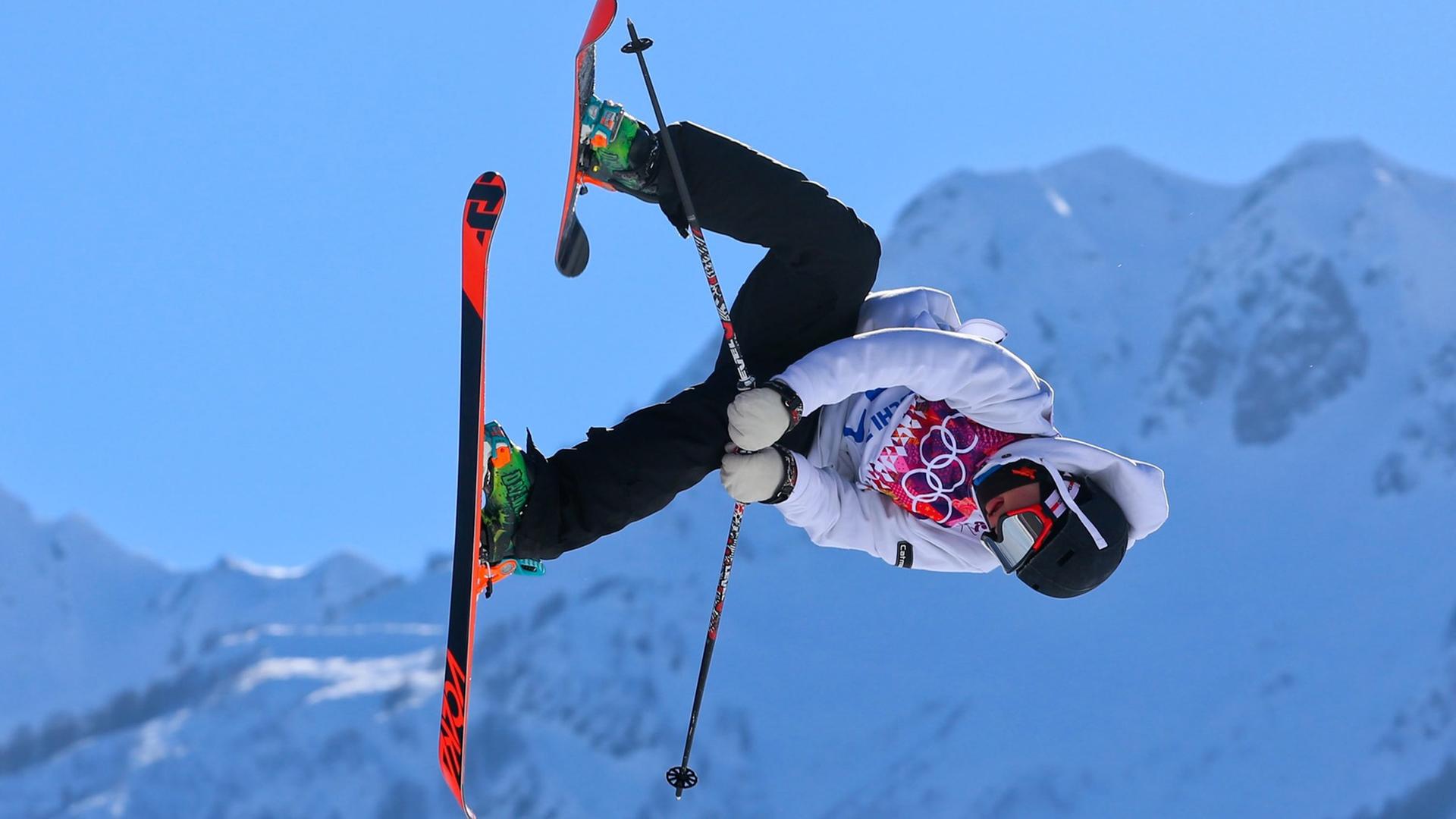 Slopestyler-Sportler beim Training für Olympia in Krasnaya Polyana Slopestyler-Sportler beim Training für Olympia in Krasnaya Polyana