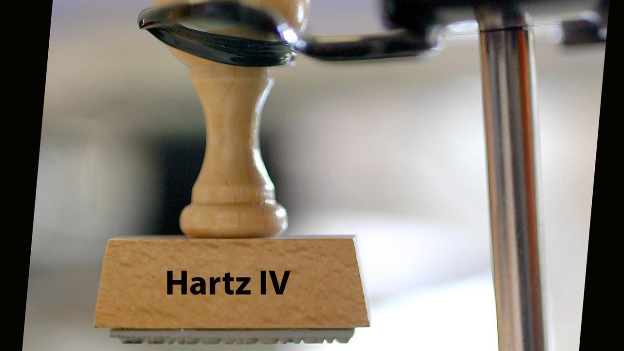 Stempel mit der Aufschrift "Hartz IV" Stempel mit der Aufschrift "Hartz IV"