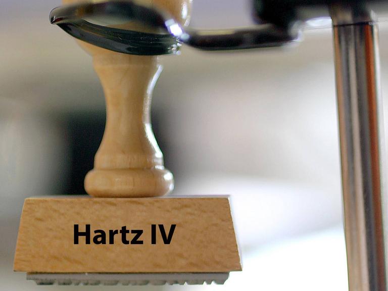 Stempel mit der Aufschrift "Hartz IV"