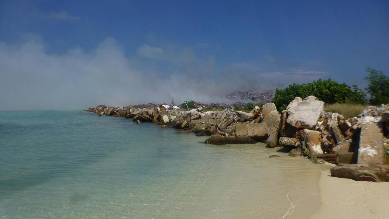 Müllhalde auf Thilafushi, Malediven. Müllhalde auf Thilafushi, Malediven.
