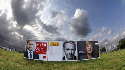 Martin Schulz Wahlplakat der SPD, Christian Lindner Wahlplakat der FDP und Angela Merkel Wahlplakat der CDU zur Bundestagswahl 2017 in Krefeld