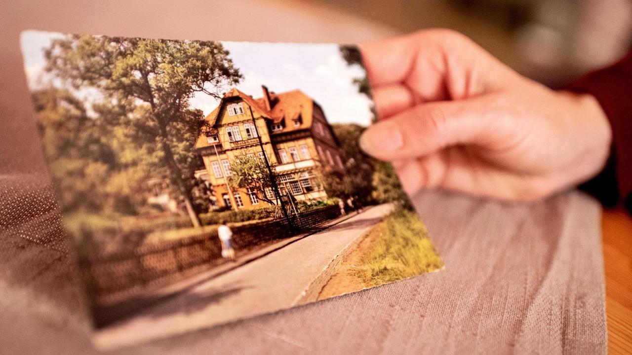 Eine historische Postkarte der Kinderheilanstalt „Waldhaus“. Eine historische Postkarte der Kinderheilanstalt „Waldhaus“.