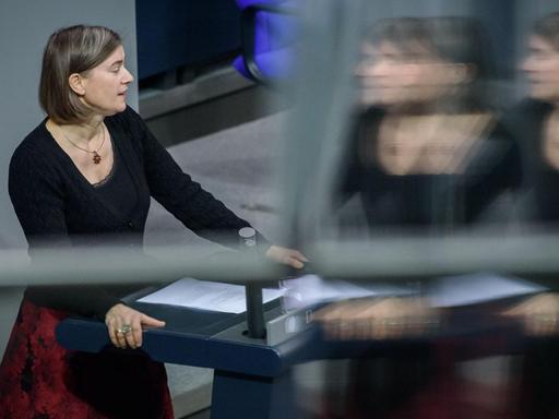 Anke Domscheit-Berg bei einer Rede im Deutschen Bundestag.