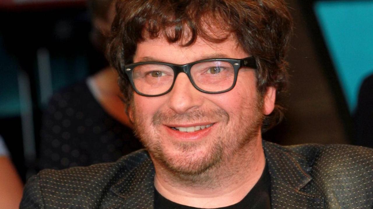 Comedian Hennes Bender in einer Talkshow im NDR Comedian Hennes Bender in einer Talkshow im NDR