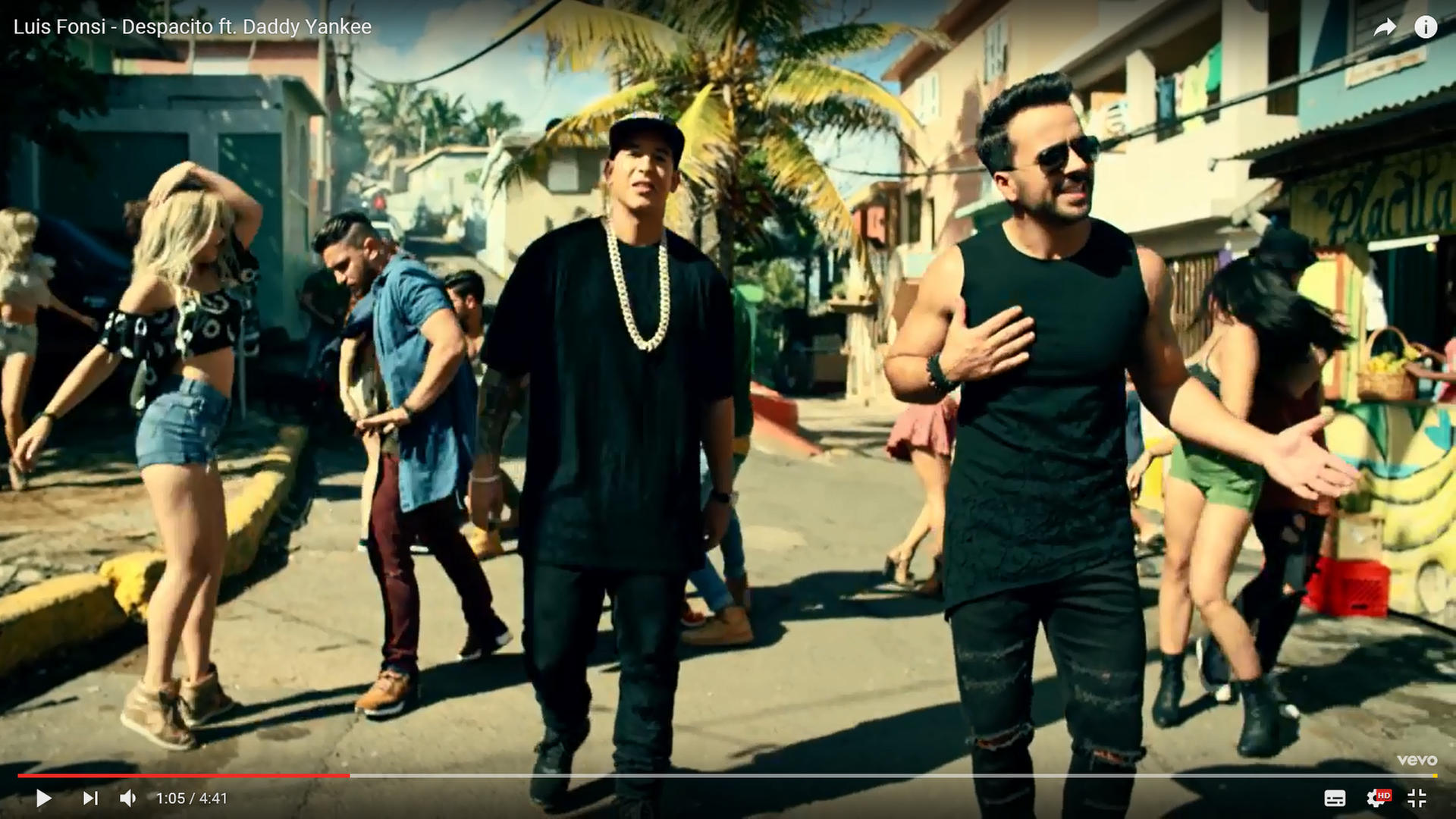 Ein Screenshot aus dem Video zu Despacito von Luis Fonsi und Daddy Yankee (Bild: Despacito / Luis Fonsi & Daddy Yankee / YouTube) Ein Screenshot aus dem Video zu Despacito von Luis Fonsi und Daddy Yankee (Bild: Despacito / Luis Fonsi & Daddy Yankee / YouTube)