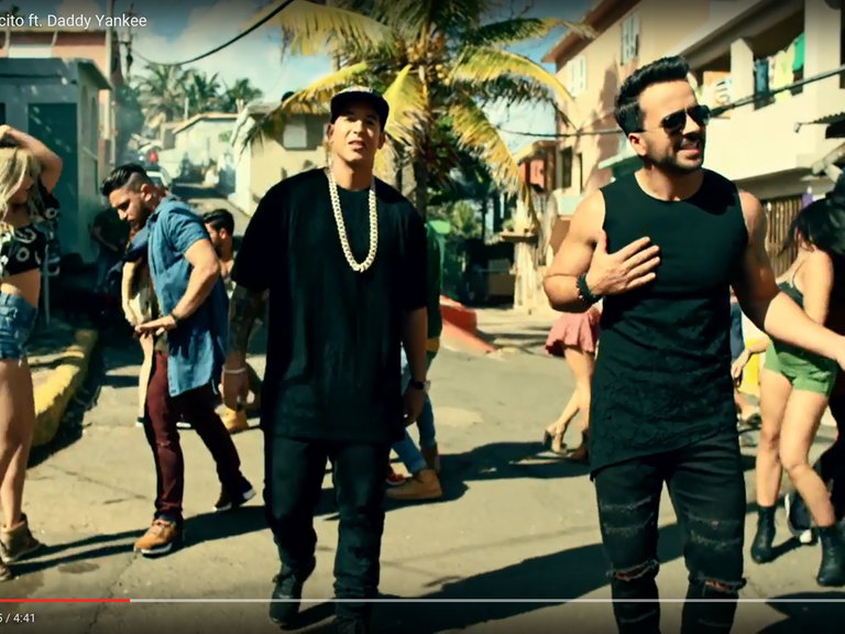 Ein Screenshot aus dem Video zu Despacito von Luis Fonsi und Daddy Yankee (Bild: Despacito / Luis Fonsi & Daddy Yankee / YouTube)