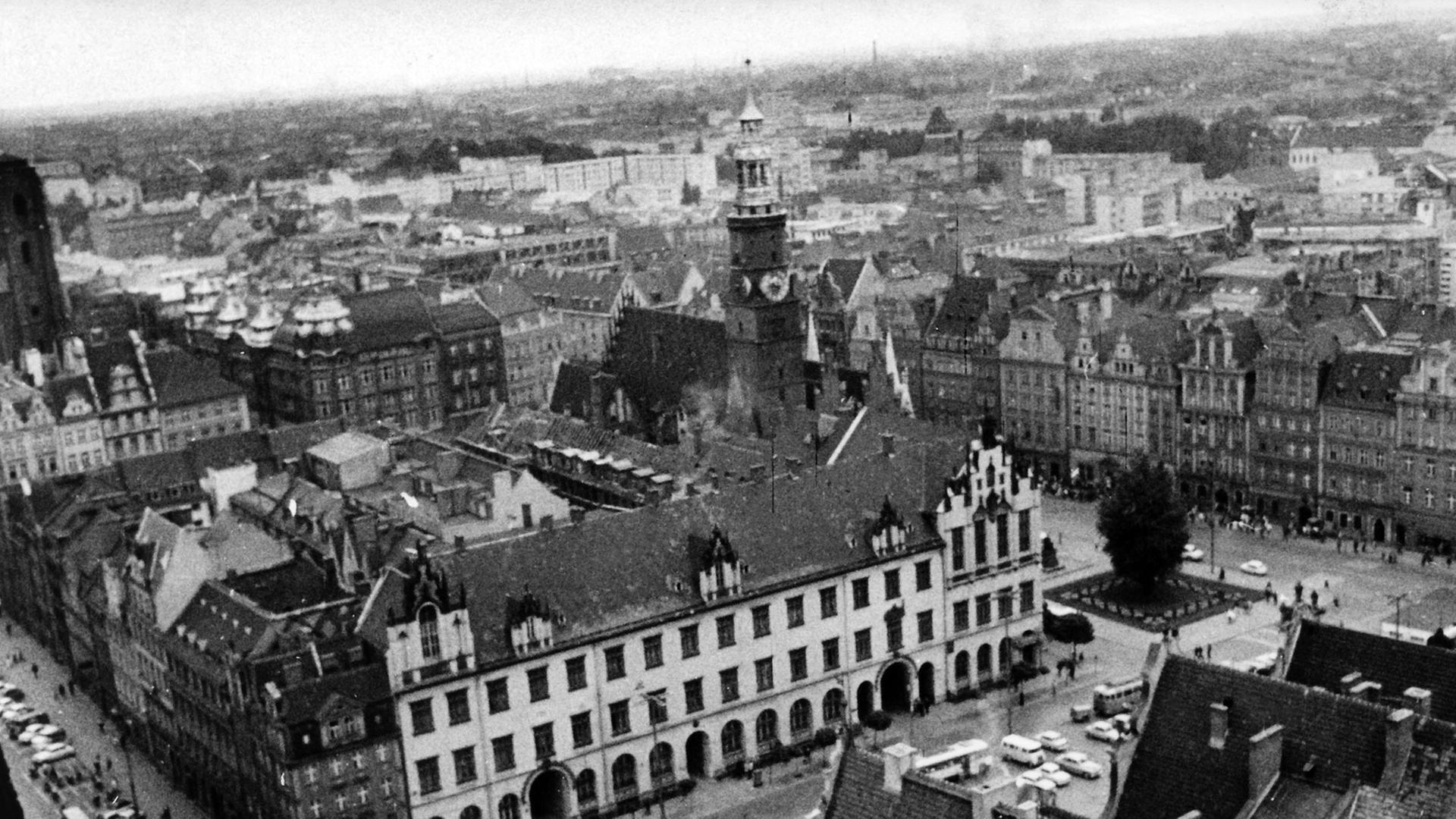 Blick von der Elisabethenkirche auf den mittelalterlichen Marktplatz in Wroclaw (ehemals Breslau) in Polen, Blick von der Elisabethenkirche auf den mittelalterlichen Marktplatz in Wroclaw (ehemals Breslau) in Polen,