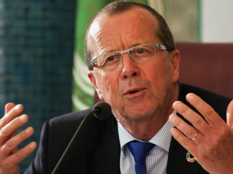 U.N. envoy for Libya Martin Kobler speaks during a press conference following a meeting on Libya at the Arab League headquarters, in Cairo, Egypt, Saturday, March 18, 2017. (AP Photo/Amr Nabil) |