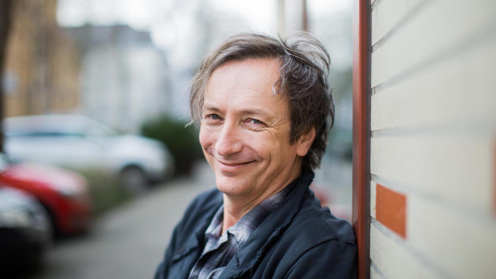 Der deutsche Komponist und Pianist Volker Bertelmann, bekannt unter dem Künstlernamen Hauschka Der deutsche Komponist und Pianist Volker Bertelmann, bekannt unter dem Künstlernamen Hauschka