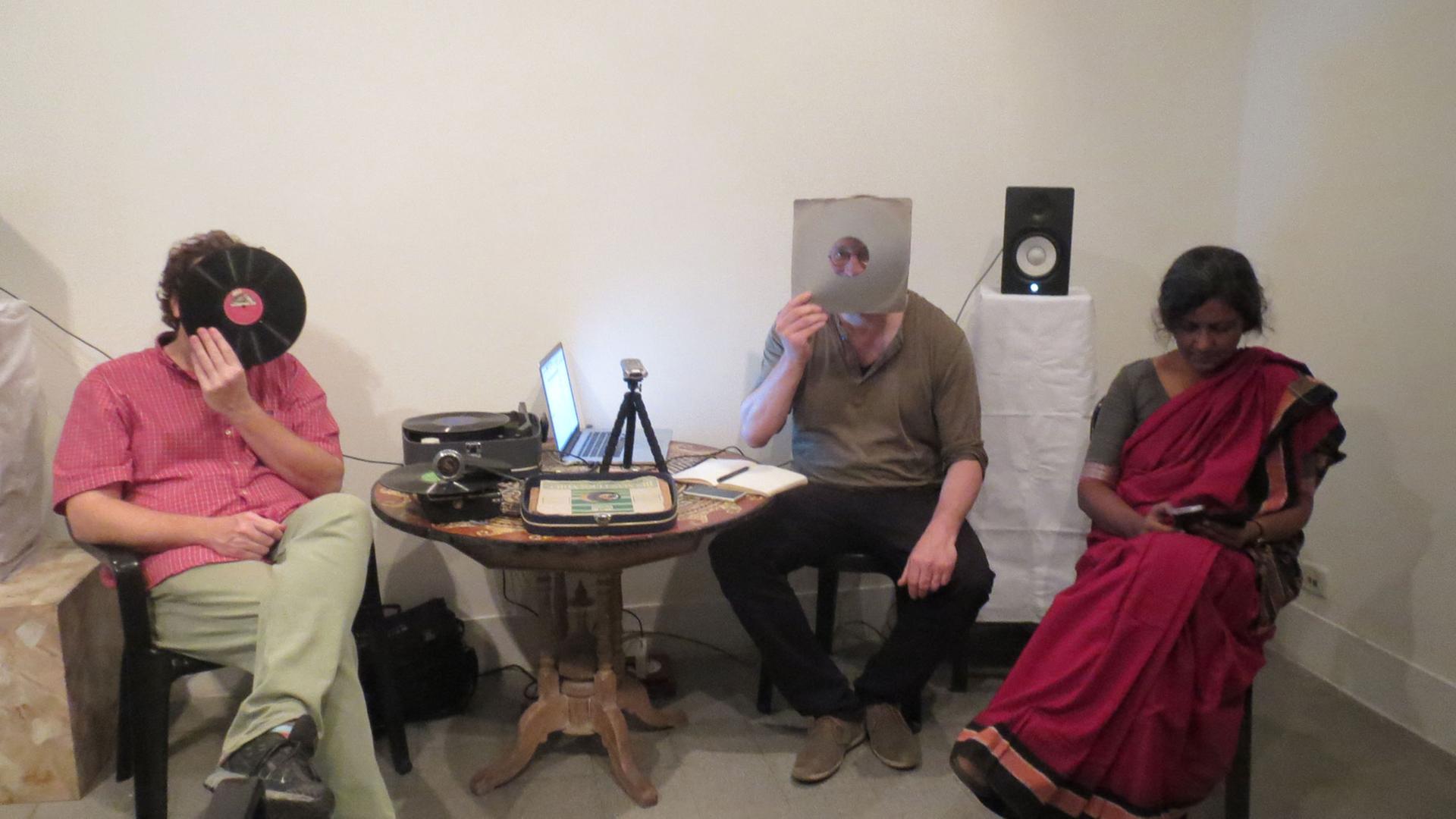 Robert Millis, Gilles Aubry und Moushumi Bhowmik (v.lks.) Robert Millis, Gilles Aubry und Moushumi Bhowmik (v.lks.)
