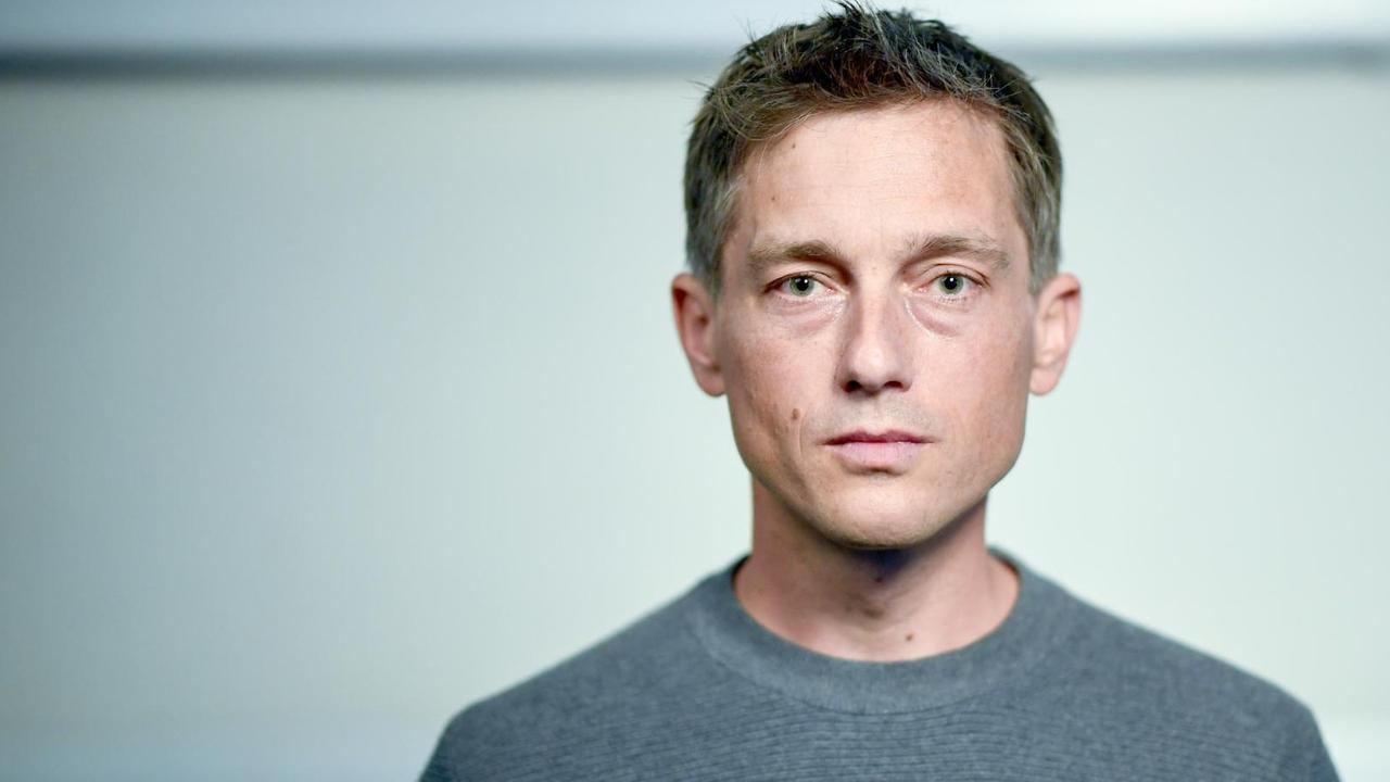 Der Schauspieler Volker Bruch steht bei den Dreharbeiten für einen Kurzfilm für den UNHCR (Hochkommissar der Vereinten Nationen für Flüchtlinge) vor der Kamera Der Schauspieler Volker Bruch steht bei den Dreharbeiten für einen Kurzfilm für den UNHCR (Hochkommissar der Vereinten Nationen für Flüchtlinge) vor der Kamera