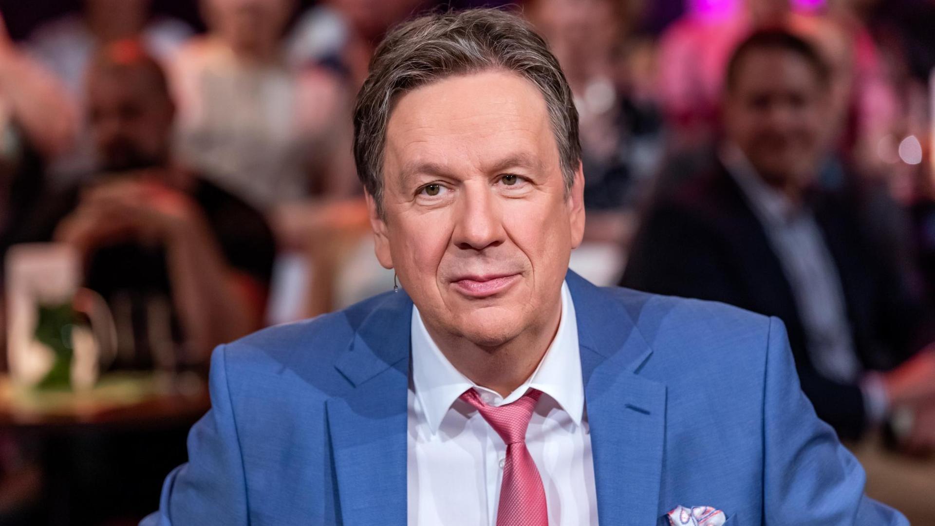 Der Moderator Jörg Kachelmann, aufgenommen am Rande der MDR Talkshow "Riverboat" am 07.06.2019 in Leipzig. Der Moderator Jörg Kachelmann, aufgenommen am Rande der MDR Talkshow "Riverboat" am 07.06.2019 in Leipzig.