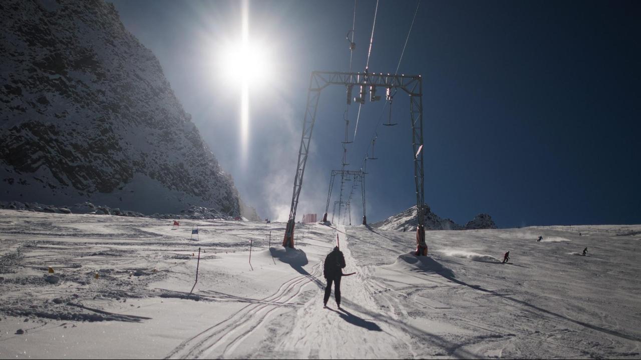 Sölden ist bestens für Skifahrer erschlossen - und soll mit dem Gebiet um den Pitztaler Gletscher zum weltgrößten zusammenhängenden Gletscherskigebiet vereint werden