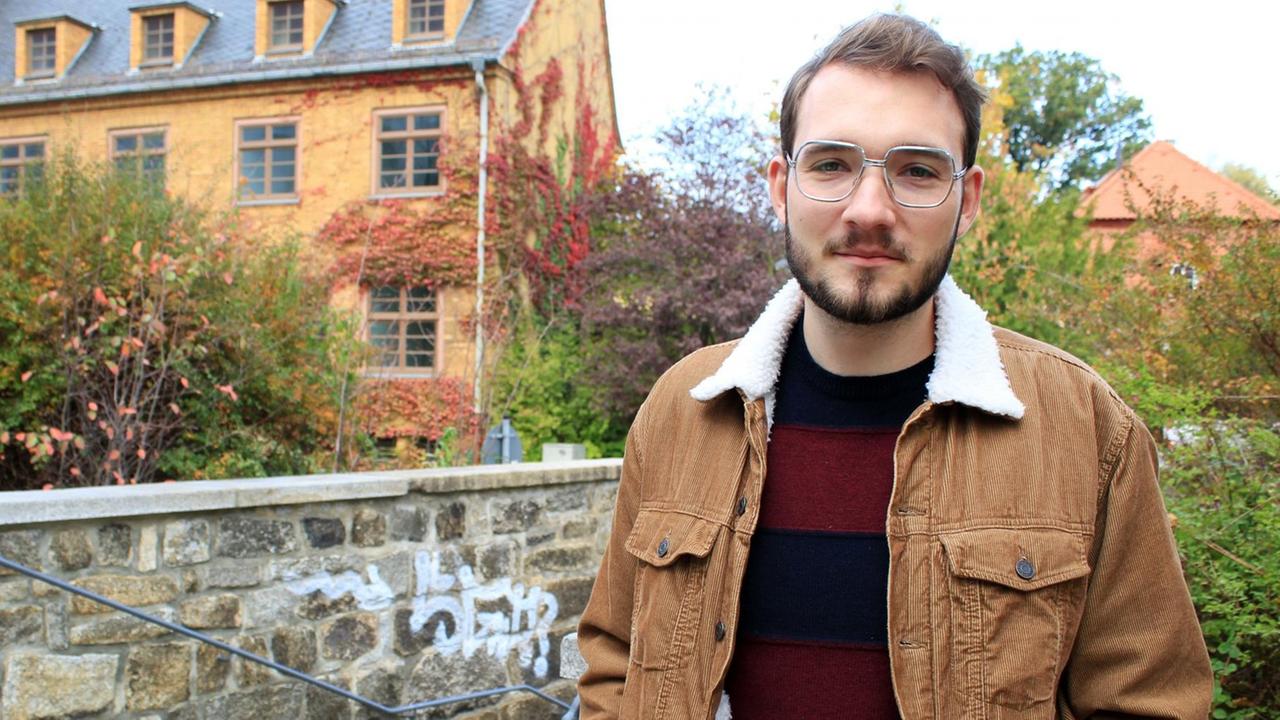 Der Autor Lukas Rietzschel lebt in Görlitz. Der Autor Lukas Rietzschel lebt in Görlitz.