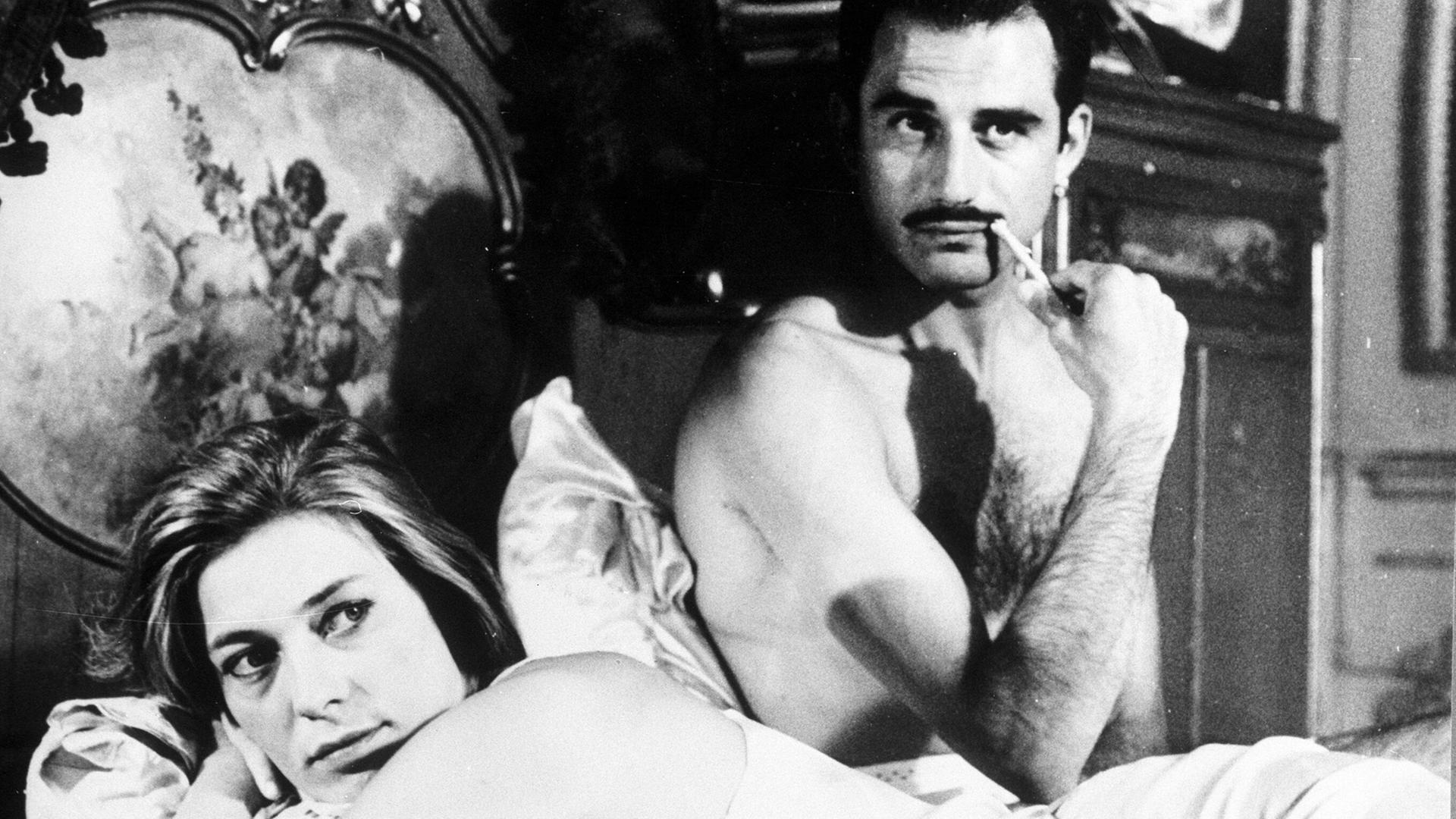 Barbara Rudnik und Ricardo de Torrebruna in einer Filmszene aus Camillo Castiglioni oder die Moral der Haifische von 1988
