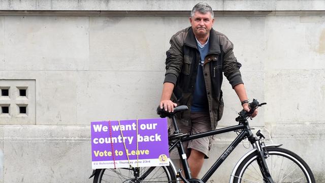 Ein UKIP-Unterstützer aus dem südenglischen Ramsgate mit seinem Fahrrad.