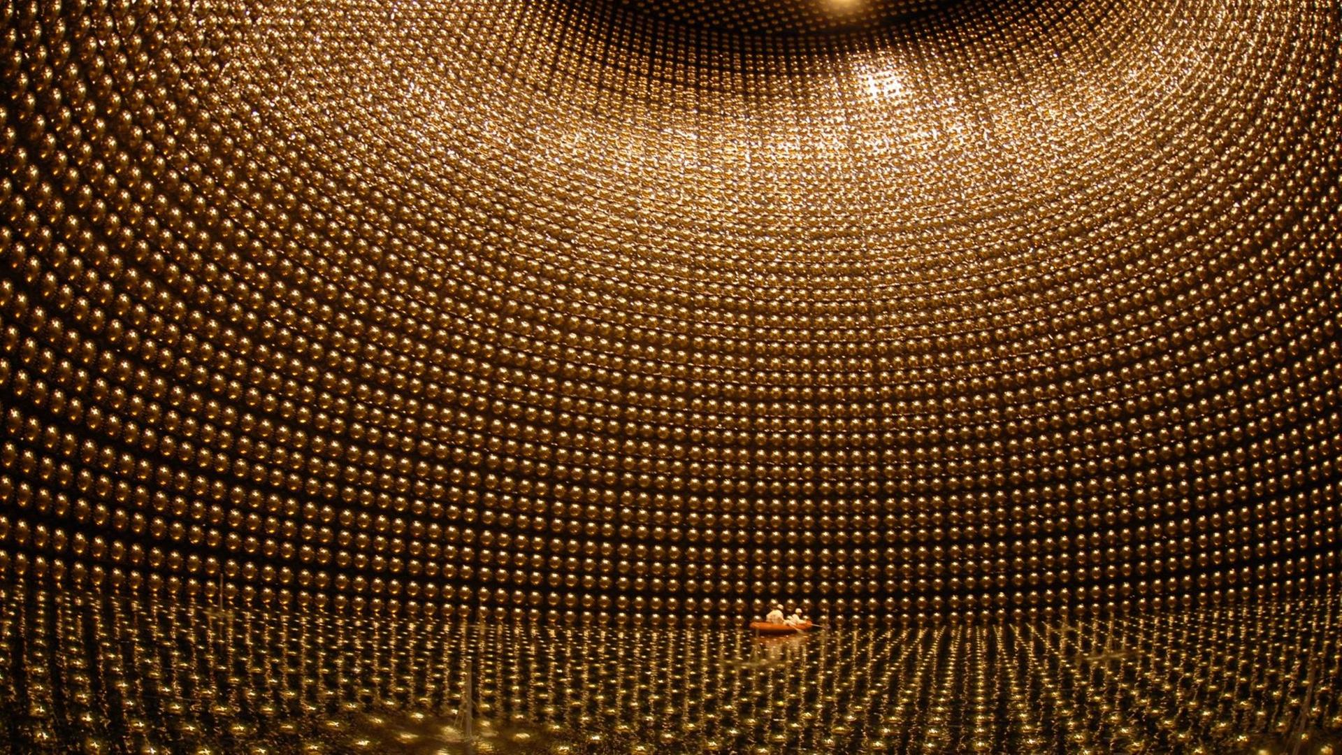 Der Neutrino-Detektor Super-Kamiokande ist Teil des T2K-Experiments Der Neutrino-Detektor Super-Kamiokande ist Teil des T2K-Experiments