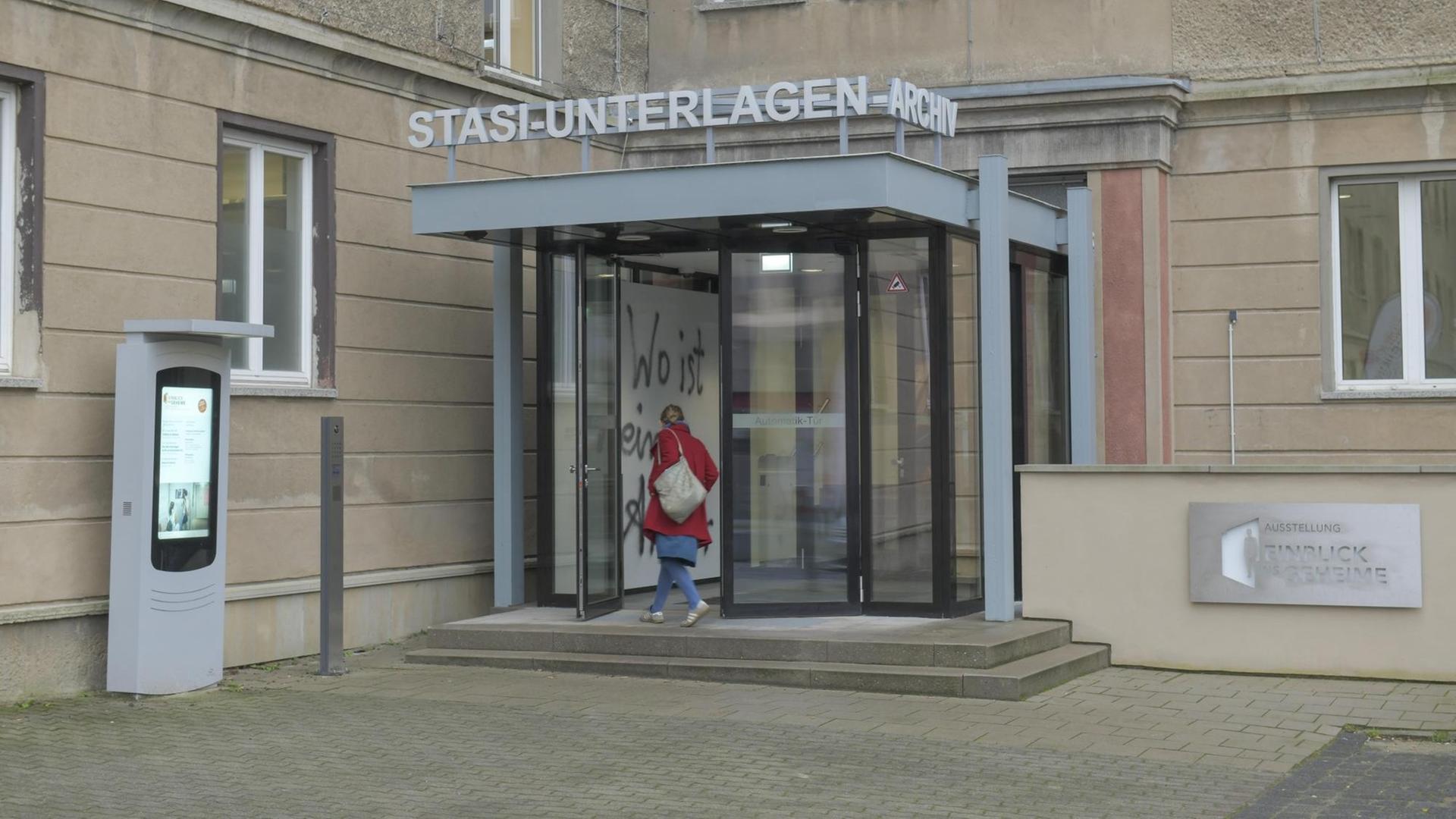 Eingang zum Stasi-Unterlagen-Archiv in Berlin Lichtenberg. Eingang zum Stasi-Unterlagen-Archiv in Berlin Lichtenberg.