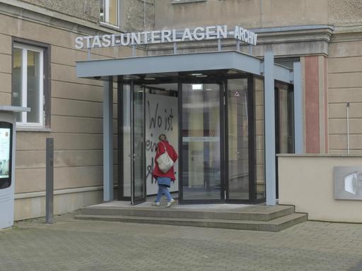 Eingang zum Stasi-Unterlagen-Archiv in Berlin Lichtenberg.