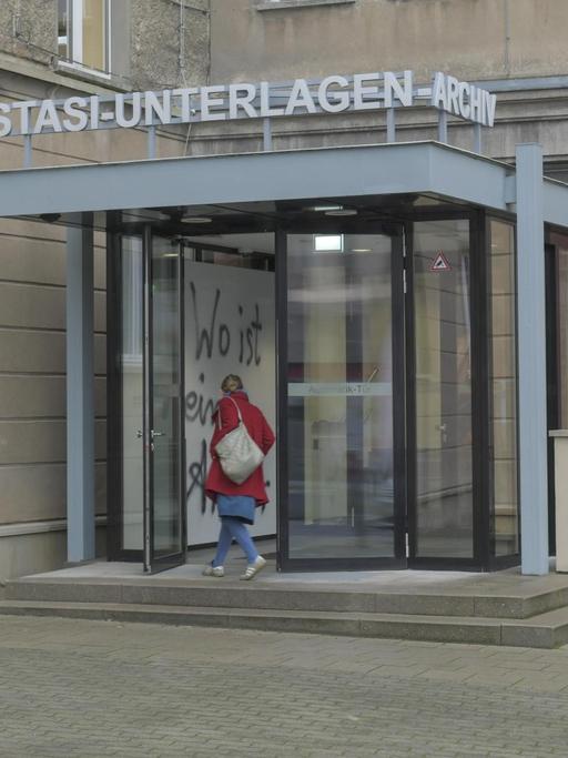 Eingang zum Stasi-Unterlagen-Archiv in Berlin Lichtenberg.