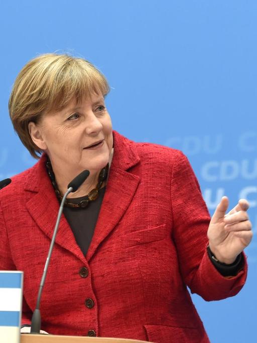 Bundeskanzlerin Angela Merkel (CDU) spricht auf einer Pressekonferenz nach den Landtagswahlen in Baden-Württemberg, Rheinland-Pfalz und Sachsen-Anhalt.