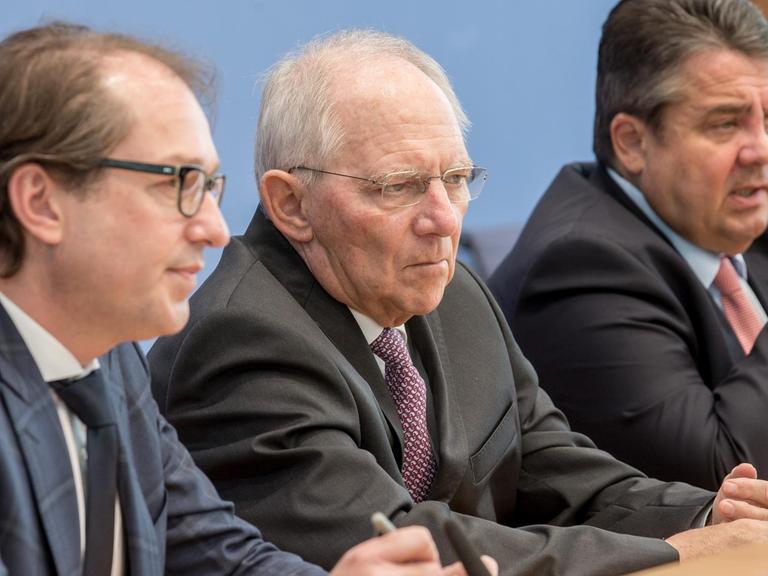 Die Minister Dobrindt, Schäuble und Gabriel in der Bundespressekonferenz.