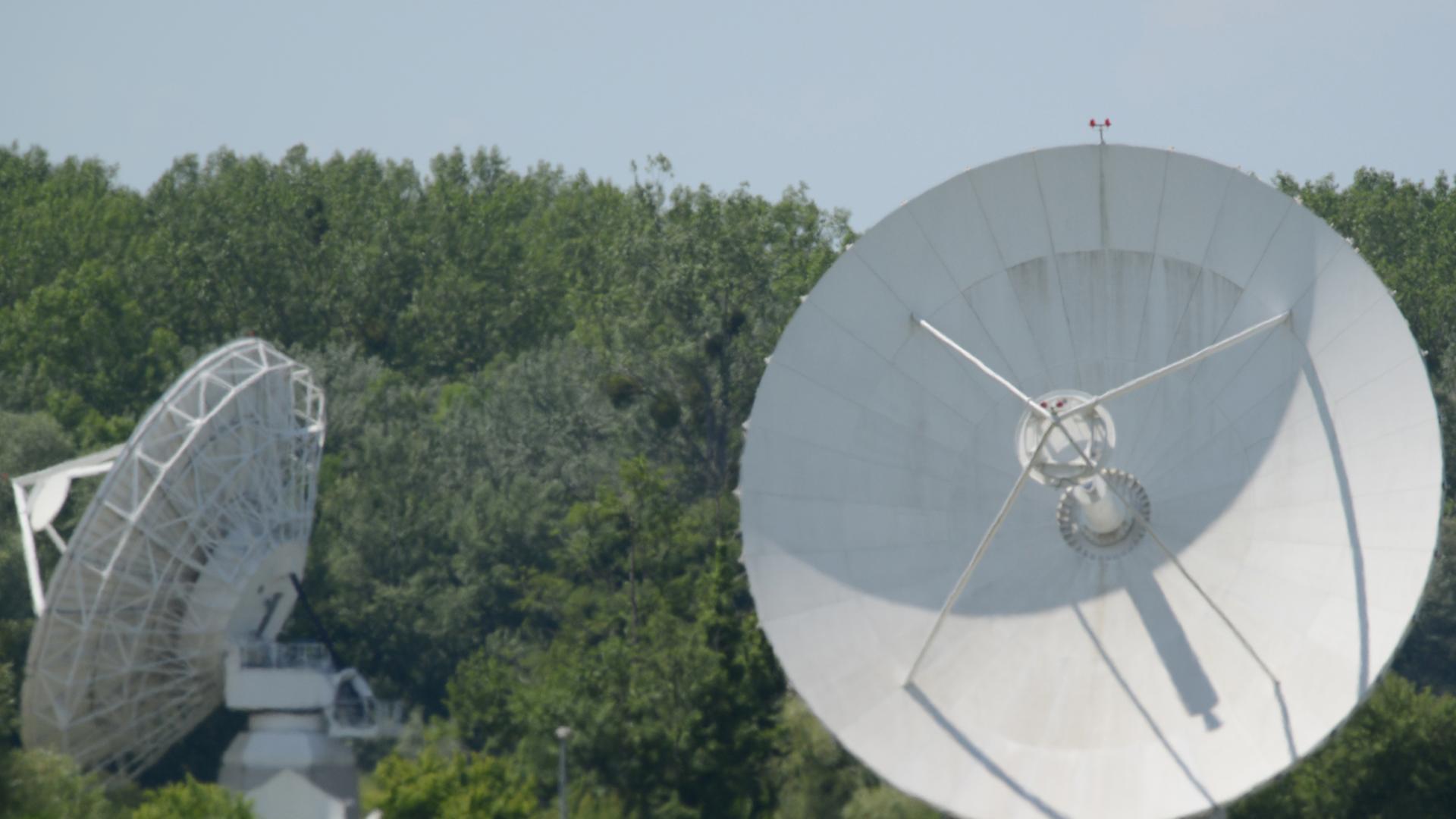 Satellitenschüsseln des Ionosphäreninstituts des Bundesnachrichtendienstens (BND) bei Rheinhausen (Baden-Württemberg) Satellitenschüsseln des Ionosphäreninstituts des Bundesnachrichtendienstens (BND) bei Rheinhausen (Baden-Württemberg)