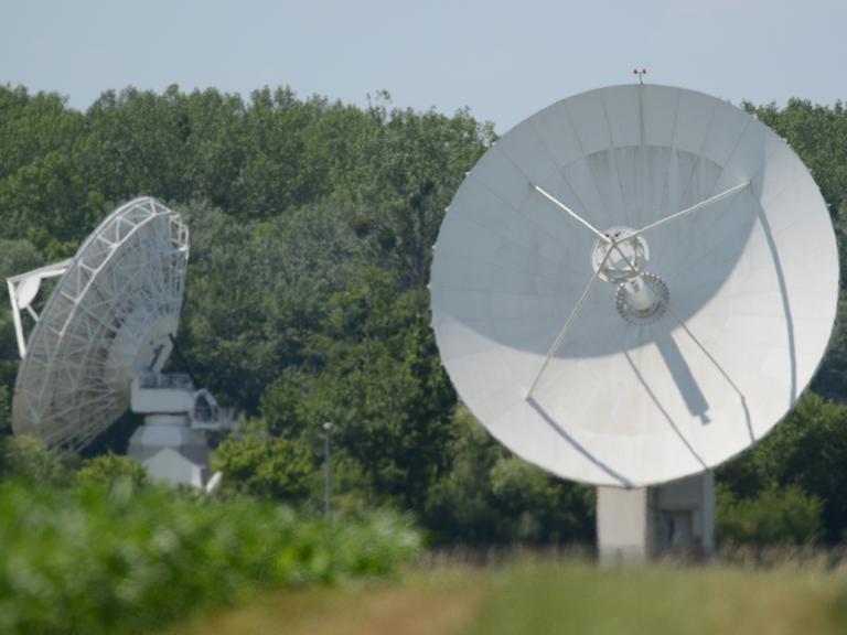Satellitenschüsseln des Ionosphäreninstituts des Bundesnachrichtendienstens (BND) bei Rheinhausen (Baden-Württemberg)