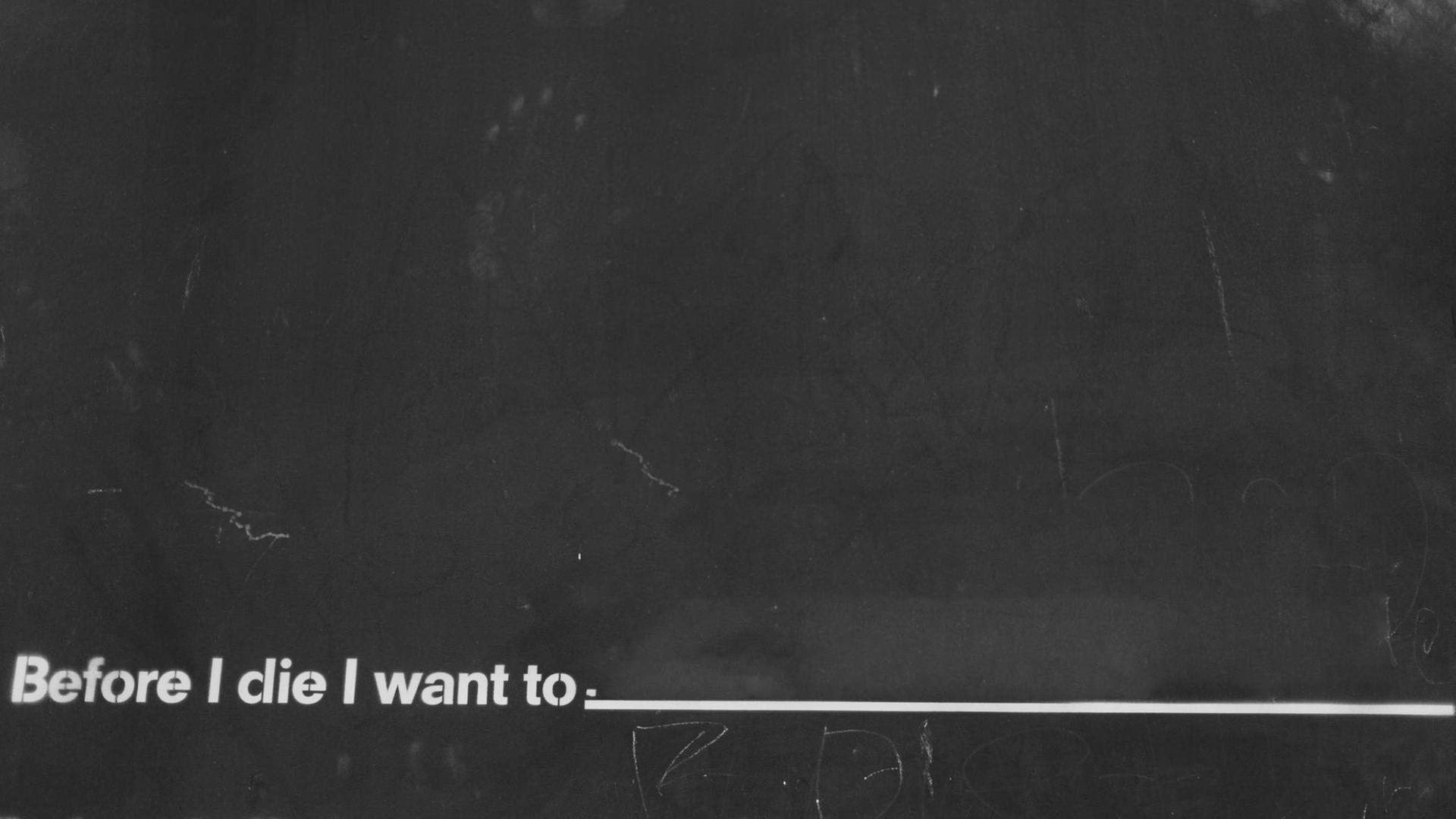 Tafel mit der Aufschrift ”Before I die …”. Tafel mit der Aufschrift ”Before I die …”.
