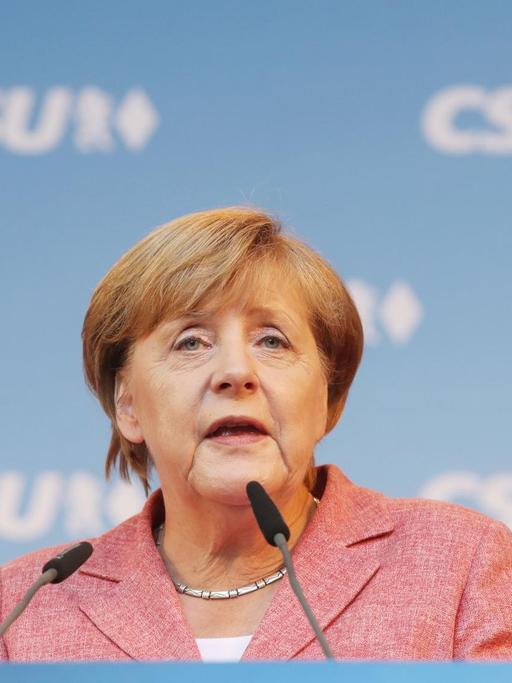 Bundeskanzlerin Angela Merkel spricht am 25.08.2017 bei einer Wahlkampfveranstaltung der CSU im bayerischen Bad Kissingen.