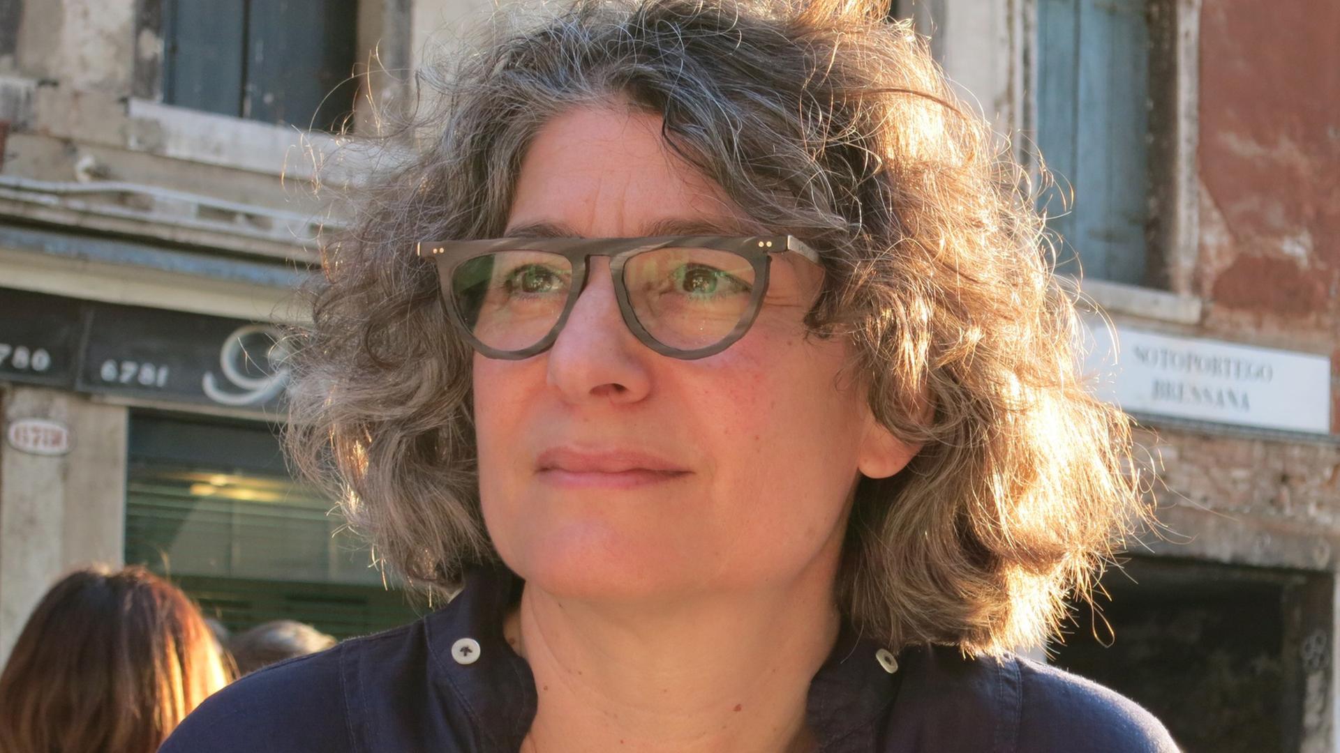 Sonia Simmenauer, Künstler-Agentin, hat sich auf Streichquartette spezialisiert. Sonia Simmenauer, Künstler-Agentin, hat sich auf Streichquartette spezialisiert.