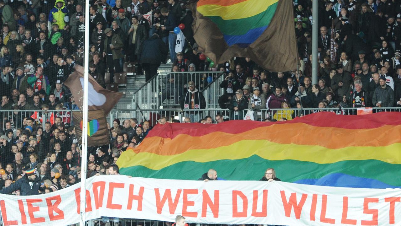 FC St. Pauli - SV Sandhausen am 25.10.2013 im Millerntorstadion in Hamburg. Die Paulifans setzten mit Transparenten ein Zeichen gegen Homophobie und Sexismus. FC St. Pauli - SV Sandhausen am 25.10.2013 im Millerntorstadion in Hamburg. Die Paulifans setzten mit Transparenten ein Zeichen gegen Homophobie und Sexismus.