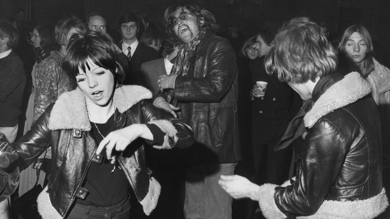 Jugendliche beim Tanz im Berliner Tanzlokal Cheetah, aufgenommen am 06.12.1968. Jugendliche beim Tanz im Berliner Tanzlokal Cheetah, aufgenommen am 06.12.1968.