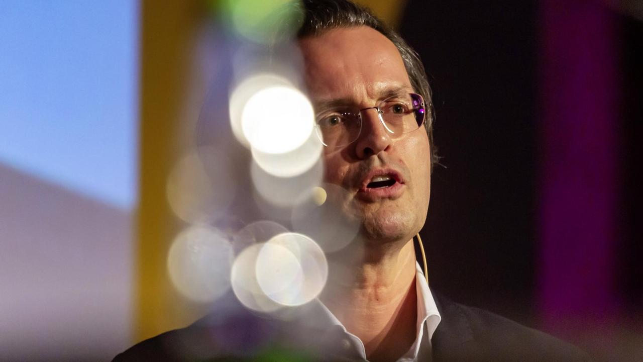 Bernhard Pörksen beim Medienpolitischen Kongress der Landesregierung Baden-Württemberg 2019. Bernhard Pörksen beim Medienpolitischen Kongress der Landesregierung Baden-Württemberg 2019.