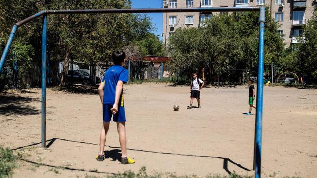 Kinder in Wolgograd beim Fußballspielen am 23. Juni 2018