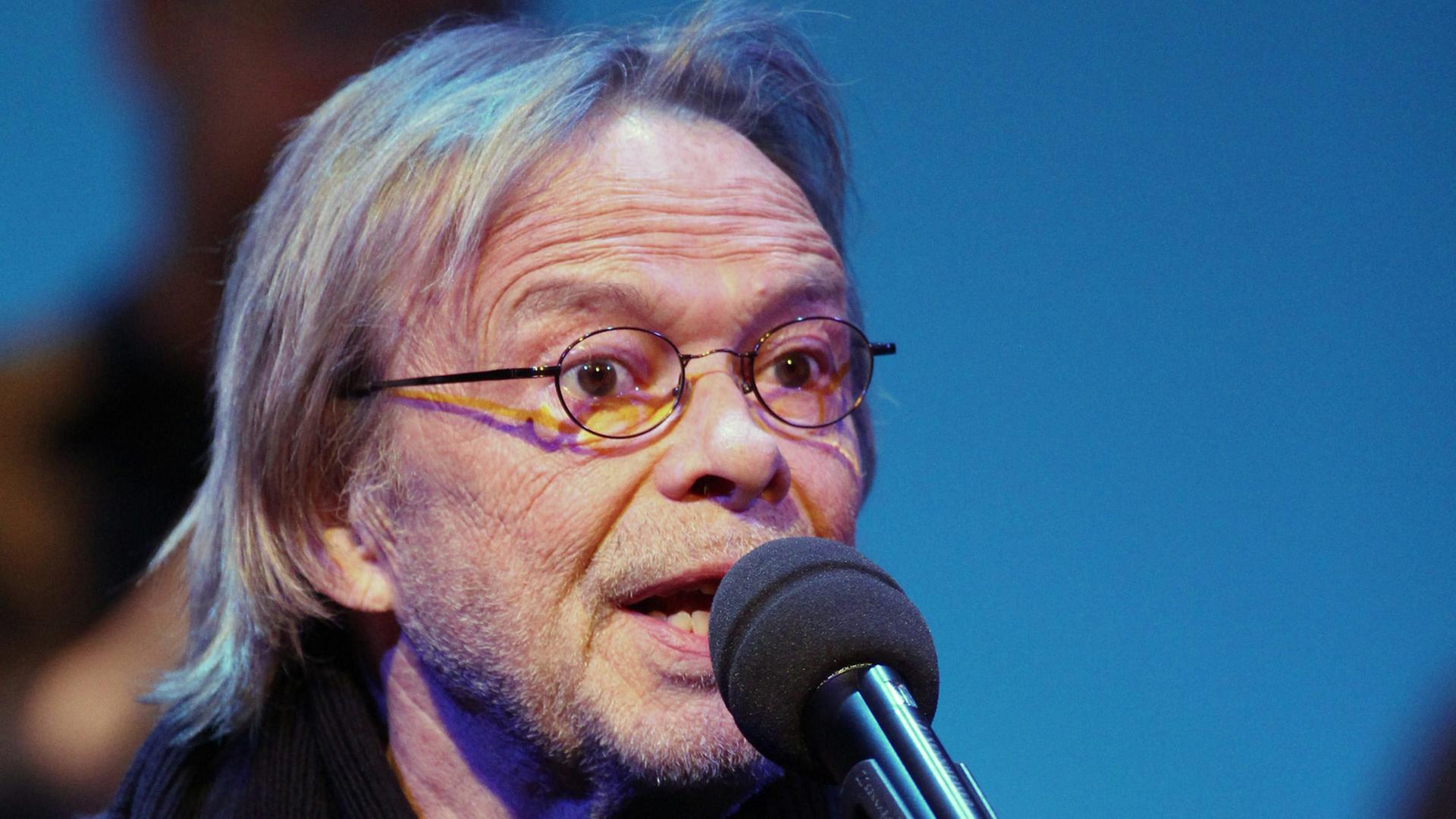 Volker Lechtenbrink bei einem Soloabend im Hamburger St. Pauli Theater im Februar 2019 Volker Lechtenbrink bei einem Soloabend im Hamburger St. Pauli Theater im Februar 2019