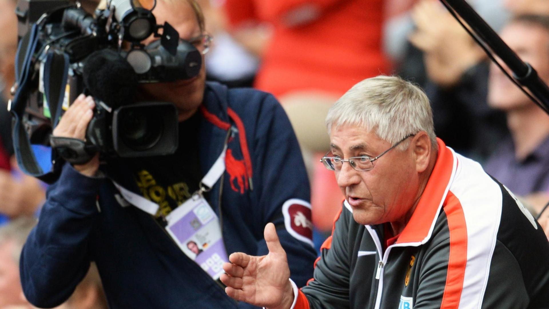 Der des Dopings verdächtige Trainer Werner Goldmann Der des Dopings verdächtige Trainer Werner Goldmann