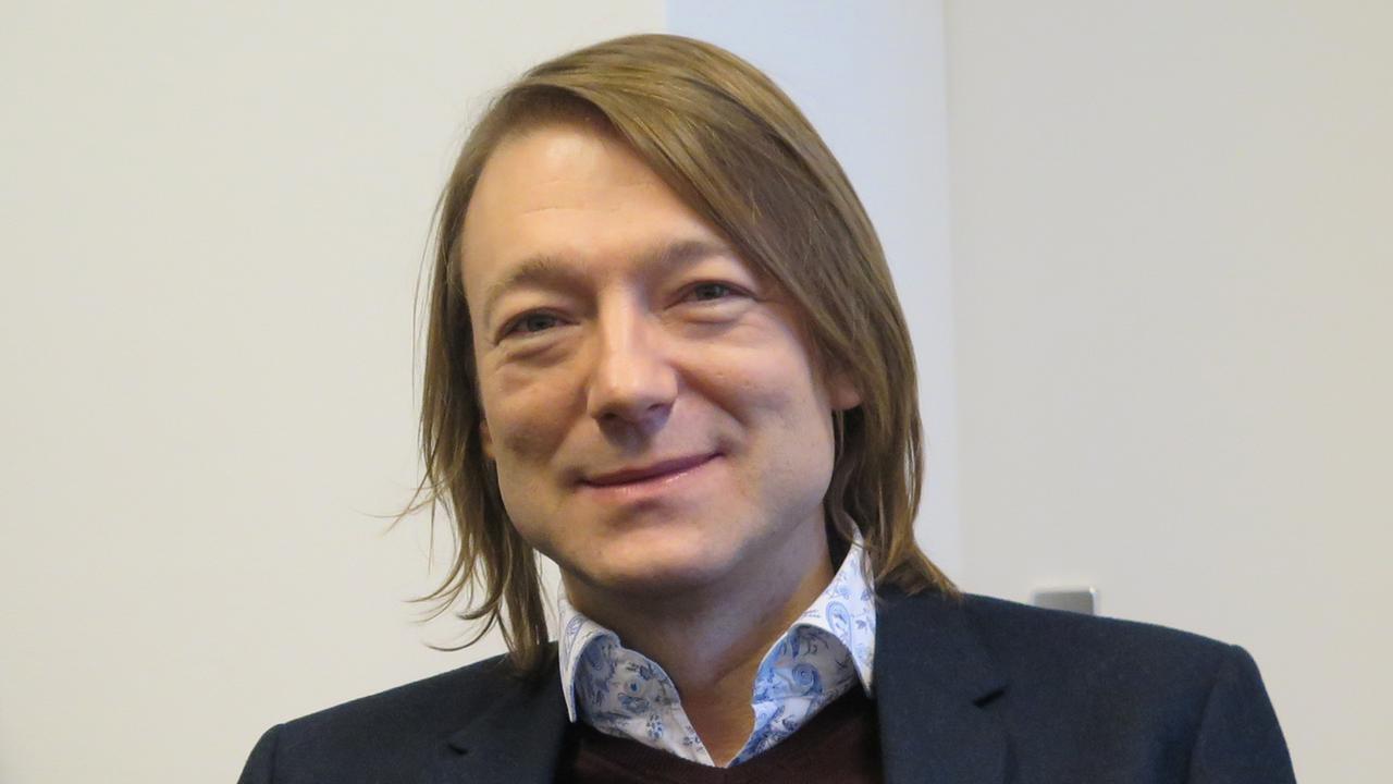 Jochen Distelmeyer, Sänger von Blumfeld, war zu Gast im Berliner Funkhaus. Jochen Distelmeyer, Sänger von Blumfeld, war zu Gast im Berliner Funkhaus.