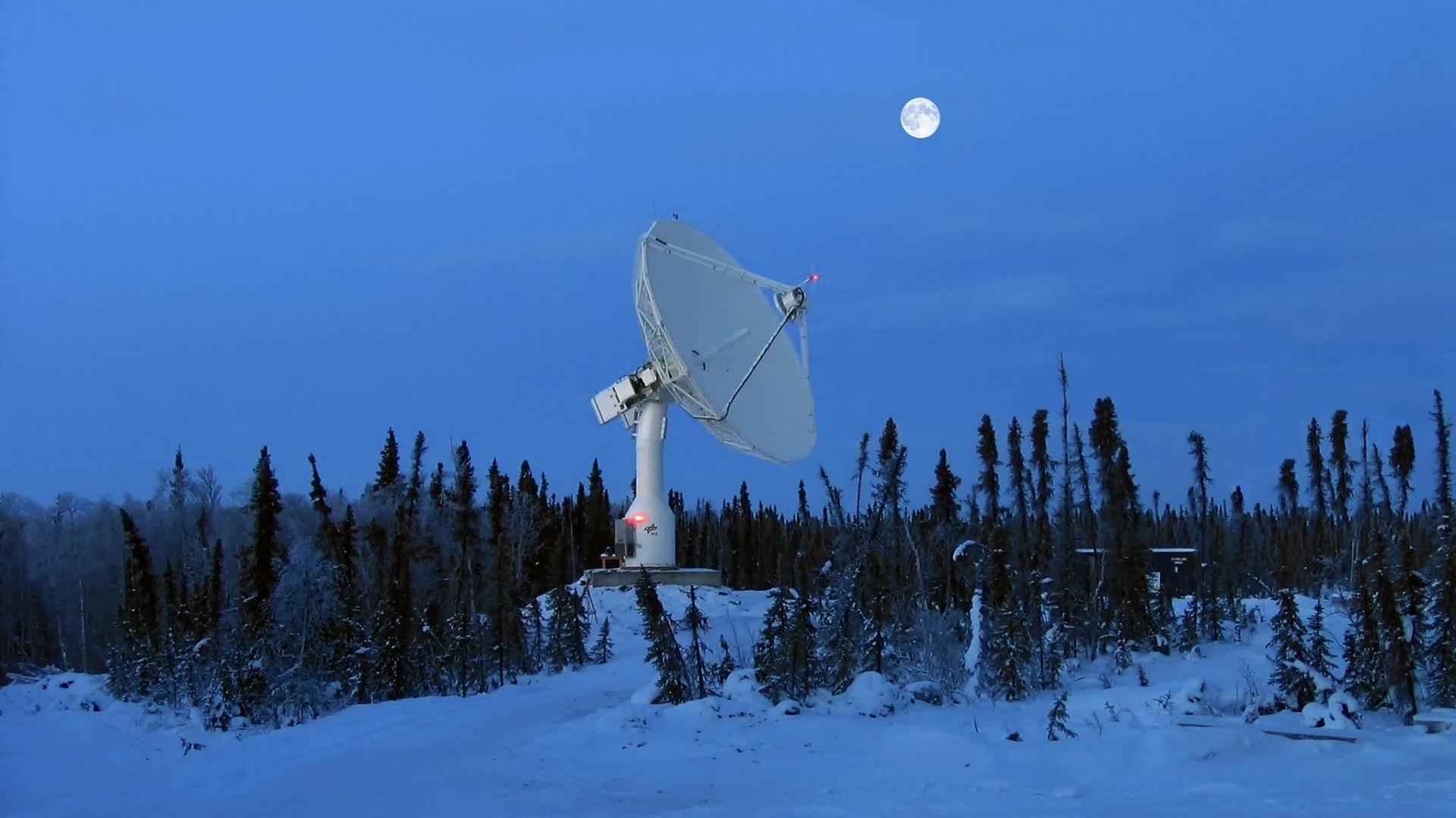 Empfang im Mondschein: Die Bodenstation Inuvik des Deutschen Zentrums für Luft- und Raumfahrt Empfang im Mondschein: Die Bodenstation Inuvik des Deutschen Zentrums für Luft- und Raumfahrt