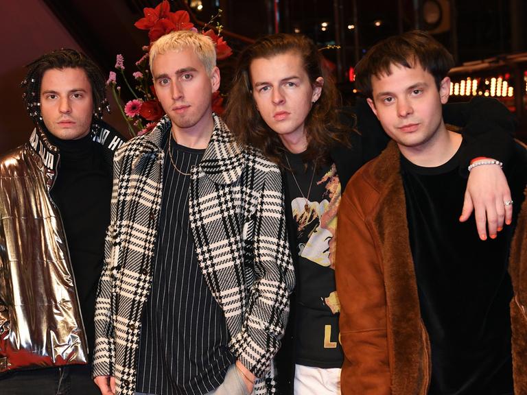 Die österreichische Band Bilderbuch bei der Berlinale 2017 in Berlin.