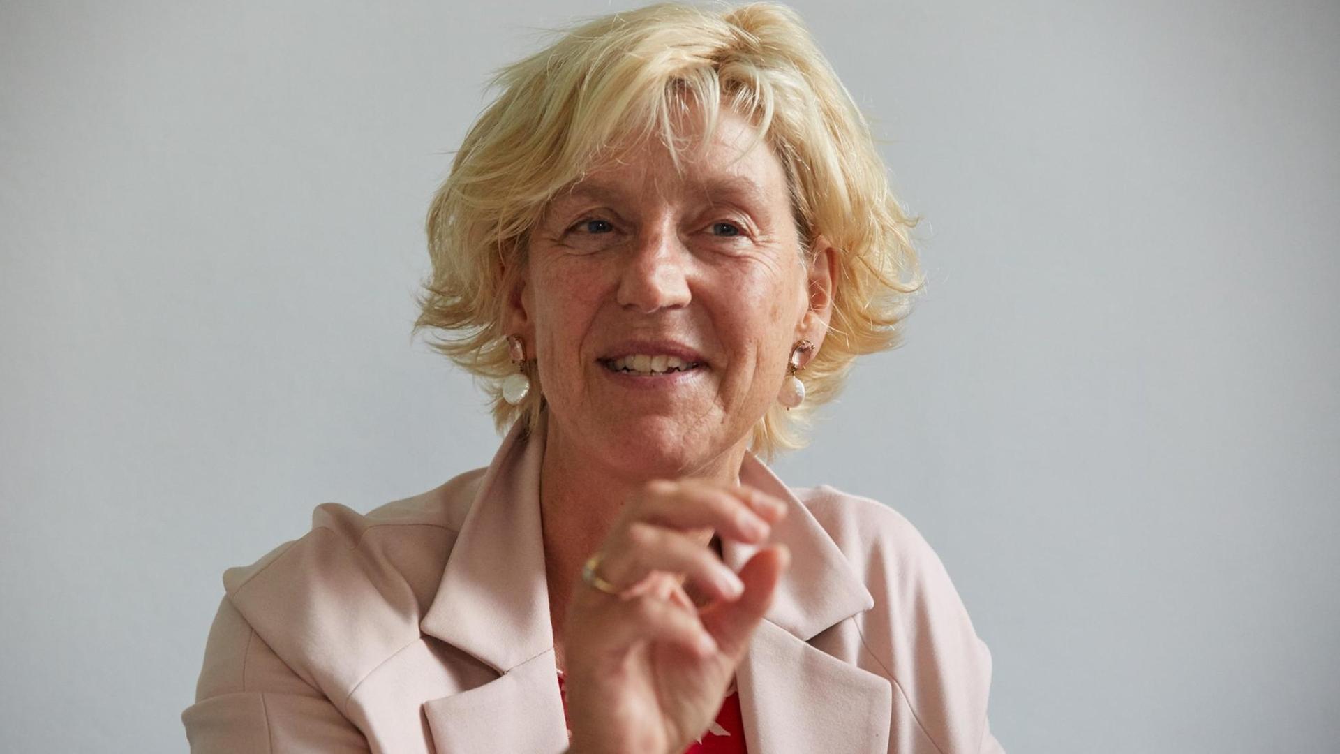 Eva Schlotheuber, Vorsitzende des Verbands der Historikerinnen und Historiker Deutschland. Foto: Georg Wendt/dpa | Verwendung weltweit Eva Schlotheuber, Vorsitzende des Verbands der Historikerinnen und Historiker Deutschland. Foto: Georg Wendt/dpa | Verwendung weltweit