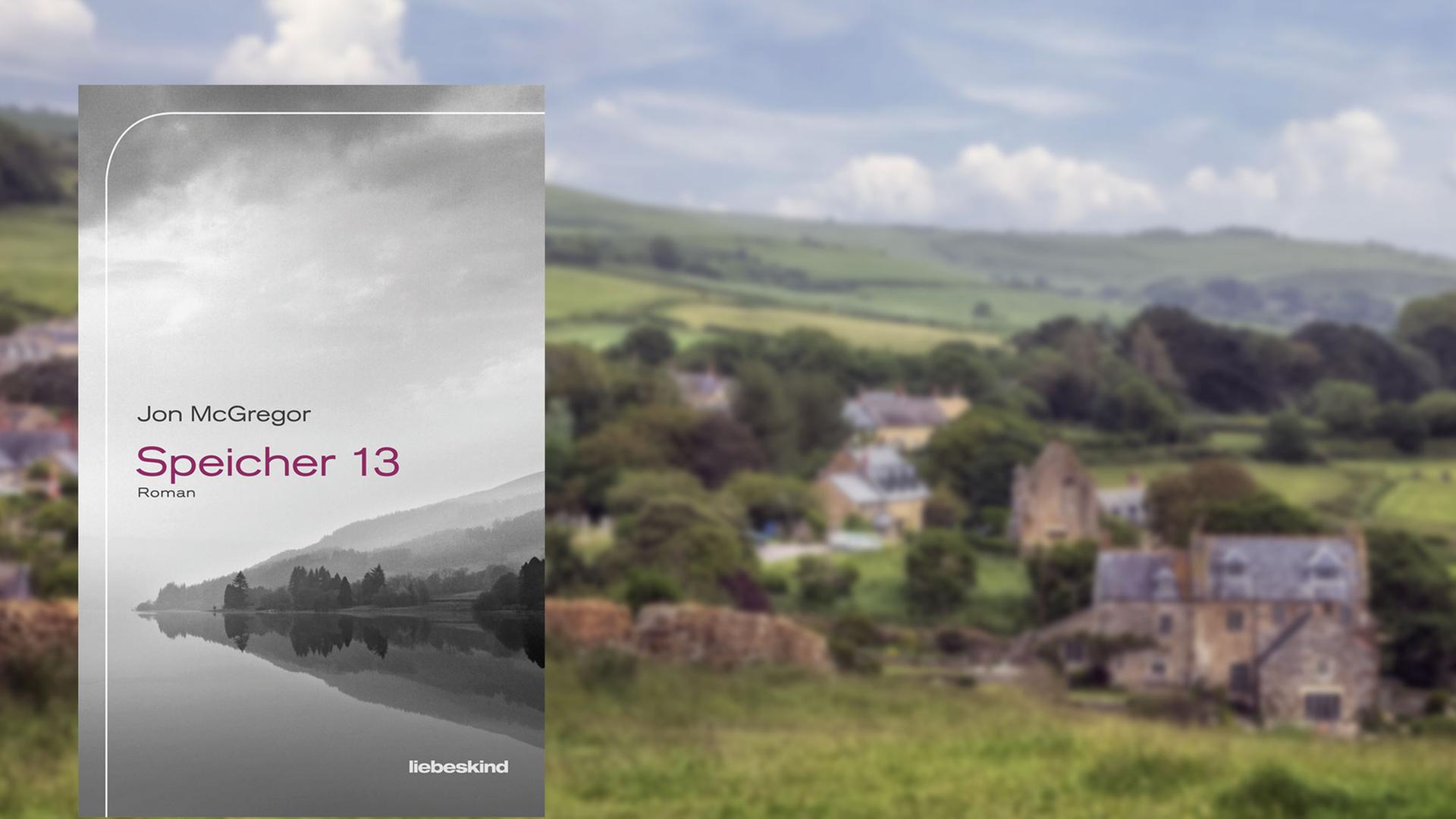 Buchcover "Speicher 13" von Jon McGregor, im Hintergrund ein Dorf in England