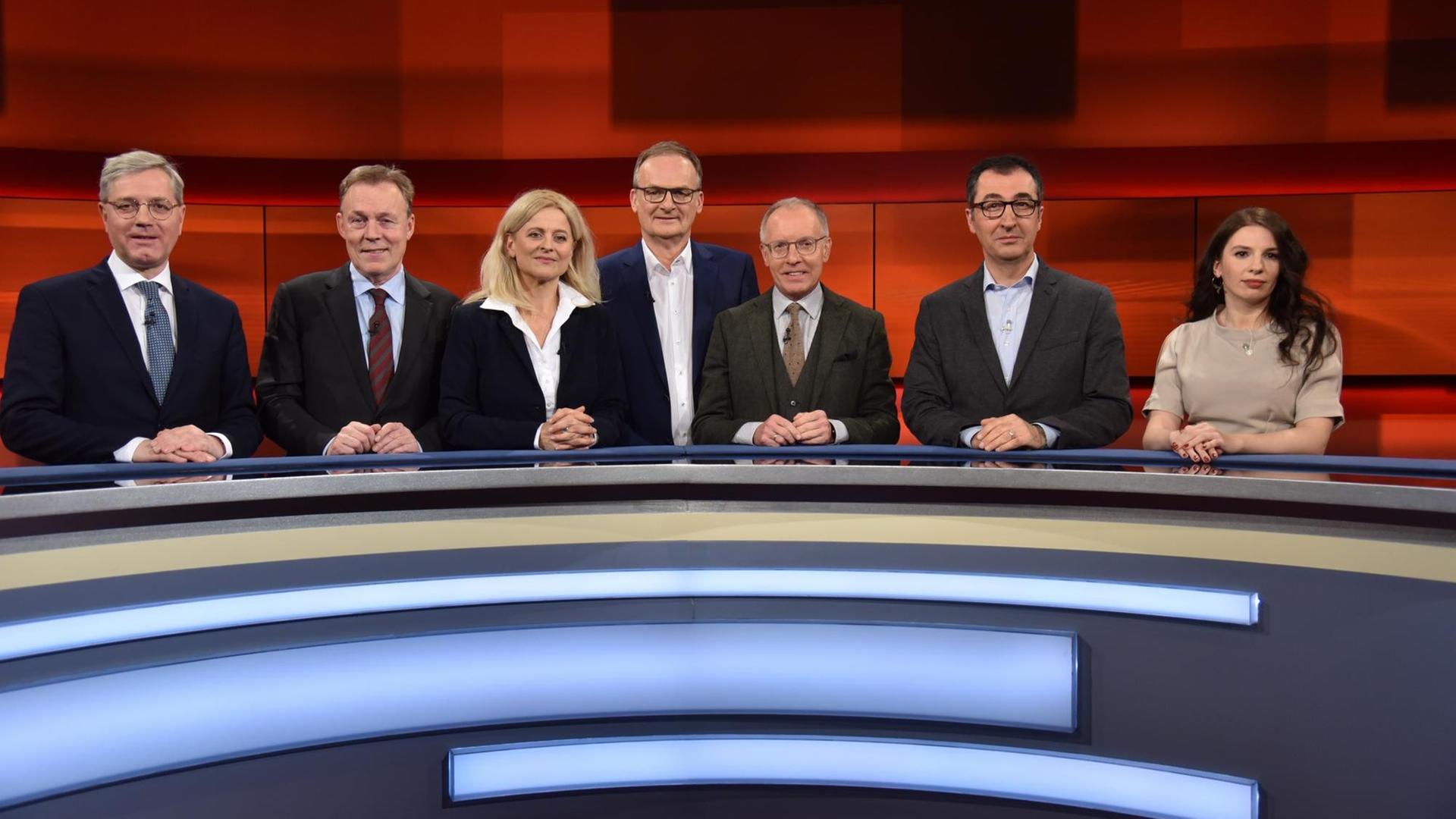Die Gäste der Talkshow "Hart aber Fair" im Studio: Norbert Röttgen, Thomas Oppermann, Kristina Dunz, Moderator Frank Plasberg, Karl Rudolf Korte, Cem Özdemir und Marina Weisband (von links nach rechts) Die Gäste der Talkshow "Hart aber Fair" im Studio: Norbert Röttgen, Thomas Oppermann, Kristina Dunz, Moderator Frank Plasberg, Karl Rudolf Korte, Cem Özdemir und Marina Weisband (von links nach rechts)