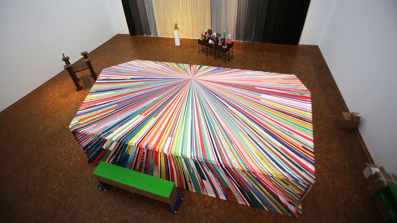 Ein buntes Zelt als "Reflection Room" von Meschac Gaba steht am 24.08.2016 in Köln (Nordrhein-Westfalen) in der Ausstellung. Die Jubiläumsausstellung «Wir nennen es Ludwig. Das Museum wird 40» ist vom 27. August bis zum 08. Januar 2017 zu sehen.
Ein buntes Zelt als "Reflection Room" von Meschac Gaba steht am 24.08.2016 in Köln (Nordrhein-Westfalen) in der Ausstellung. Die Jubiläumsausstellung «Wir nennen es Ludwig. Das Museum wird 40» ist vom 27. August bis zum 08. Januar 2017 zu sehen.