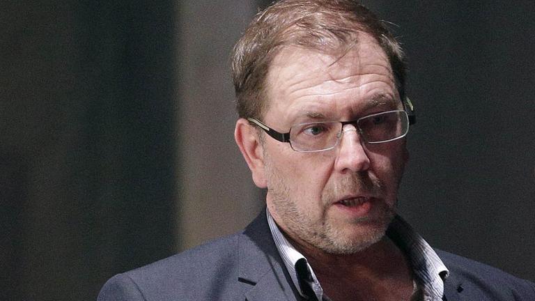Regisseur René Pollesch während einer Kostümprobe zu "Cavalcade or being a holy motor" am Akademie Theater in Wien zu, aufgenommen 2013. Regisseur René Pollesch während einer Kostümprobe zu "Cavalcade or being a holy motor" am Akademie Theater in Wien zu, aufgenommen 2013.